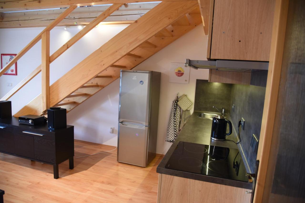 Apartman Mezi Kopci - Mid Hills Apartment Roudnice Luaran gambar